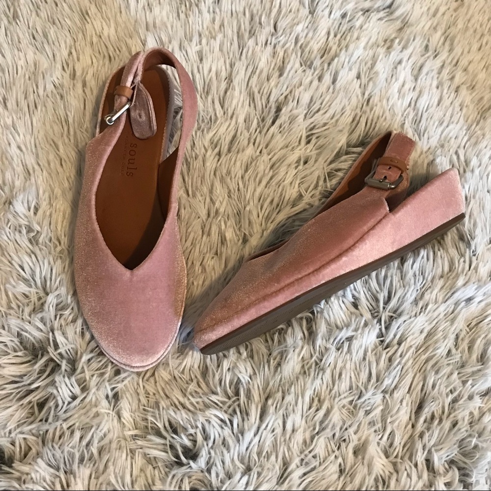 Gentle Souls by Kenneth Cole Noemi Velvet Slingback wedge shoe